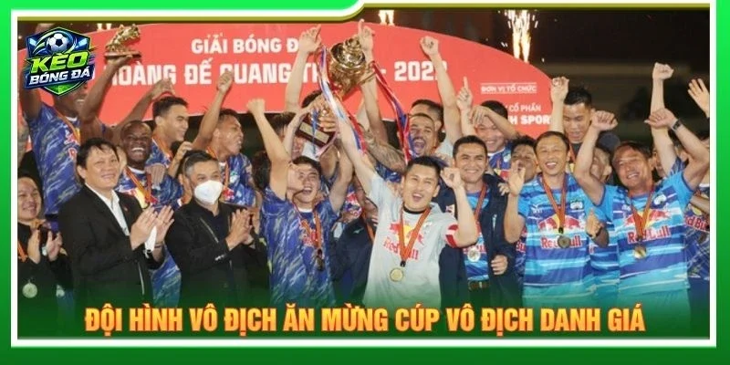 Đội hình vô địch ăn mừng cúp vô địch danh giá