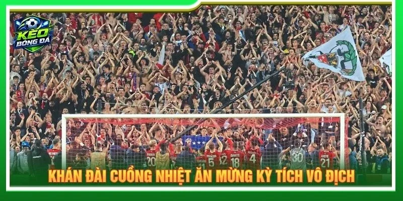 Khán đài cuồng nhiệt ăn mừng kỳ tích vô địch